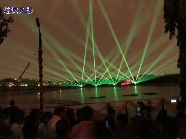 城市亮化 文化城市之旅 4台30瓦全彩地标激光展示