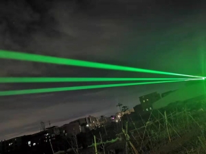 Green laser projector out door effect